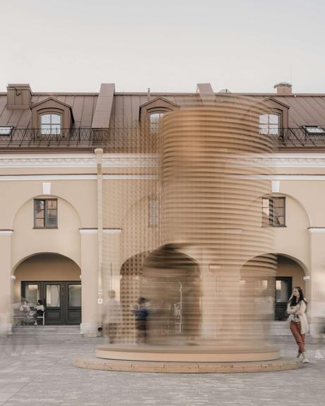 L'arc de triomphe rotatif signé Katarsis