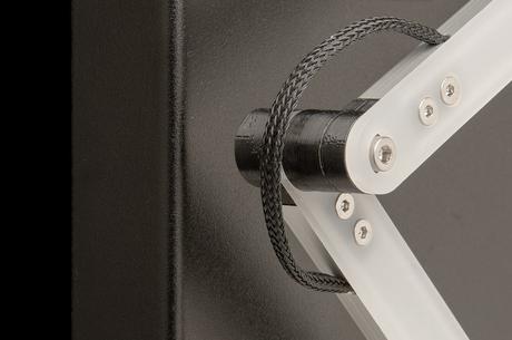 Ce bras robotique automatisé est en fait un photomaton non conventionnel qui dessine votre portrait ! Ce bras robotique automatisé est en fait un photomaton non conventionnel qui dessine votre portrait !