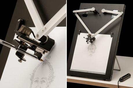 Ce bras robotique automatisé est en fait un photomaton non conventionnel qui dessine votre portrait ! Ce bras robotique automatisé est en fait un photomaton non conventionnel qui dessine votre portrait !