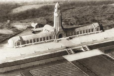 Vue d'avion de l'ossuaire en 1932 [Domaine publique]