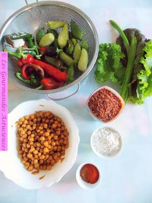 Pois chiches épicés aux poivrons et riz rouge aux cyclanthères (Vegan) Pois chiches épicés aux poivrons et riz rouge aux cyclanthères (Vegan)