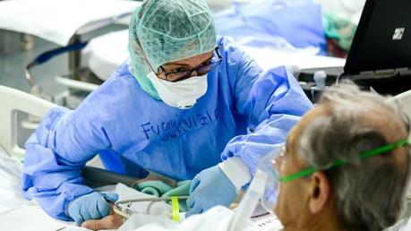 La pandémie de Covid-19 franchit officiellement la barre des cinq millions de morts dans le monde