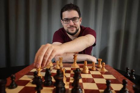 Le meilleur joueur d’échecs français de tous les temps, une « personne assez normale »