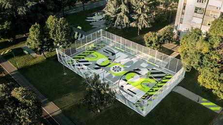 Nike construit un terrain de basket avec 20 000 sneakers recyclées