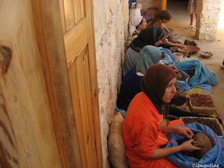 Voyage au Maroc - Fabrication d'huile d'argan et visite Essaouira Voyage au Maroc - Fabrication d'huile d'argan et visite Essaouira