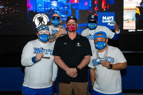 L’entraîneur de Mavs Gaming LT Fairley, un vétéran de la Marine, se connecte avec des guerriers blessés par amour pour les jeux vidéo
