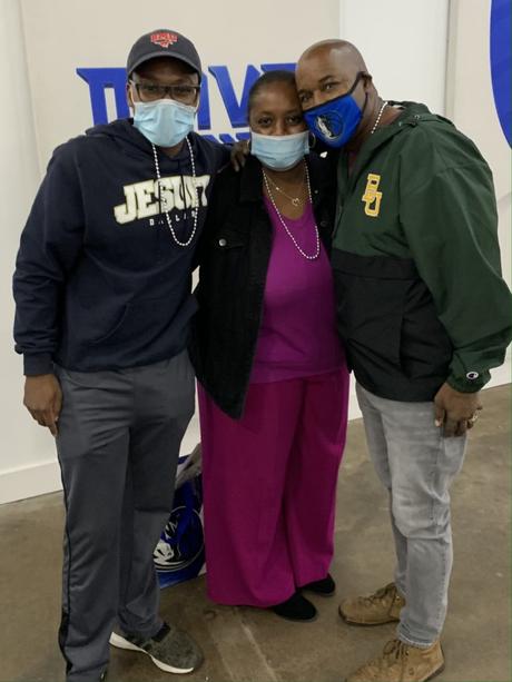 L’entraîneur de Mavs Gaming LT Fairley, un vétéran de la Marine, se connecte avec des guerriers blessés par amour pour les jeux vidéo