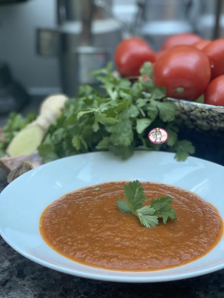 Soupe de tomate à la coriandre et au gingembre frais