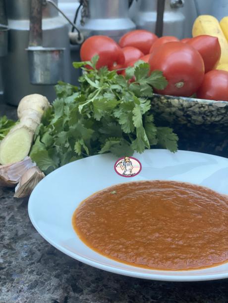 Soupe de tomate à la coriandre et au gingembre frais