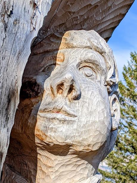 Holzschnitzerei auf den Buckelwiesen in Mittenwald — 5 Bilder