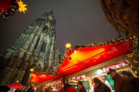 Au marché de Noël de la cathédrale de Cologne © Eremeev - licence [CC BY-SA 3.0] from Wikimedia Commons
