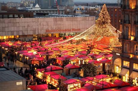 Le marché de Noël de la cathédrale de Cologne © Superbass - licence [CC BY-SA 3.0] from Wikimedia Commons