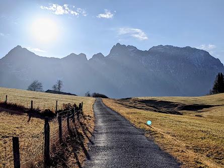 Die  Buckelwiesen bei Mittenwald — 30 Bilder /photos — Les prairies bosselées près de Mittenwald — Nov. 2021