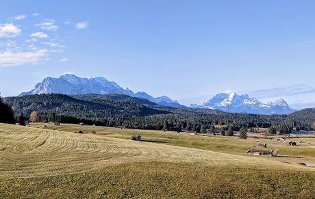 Die  Buckelwiesen bei Mittenwald — 30 Bilder /photos — Les prairies bosselées près de Mittenwald — Nov. 2021