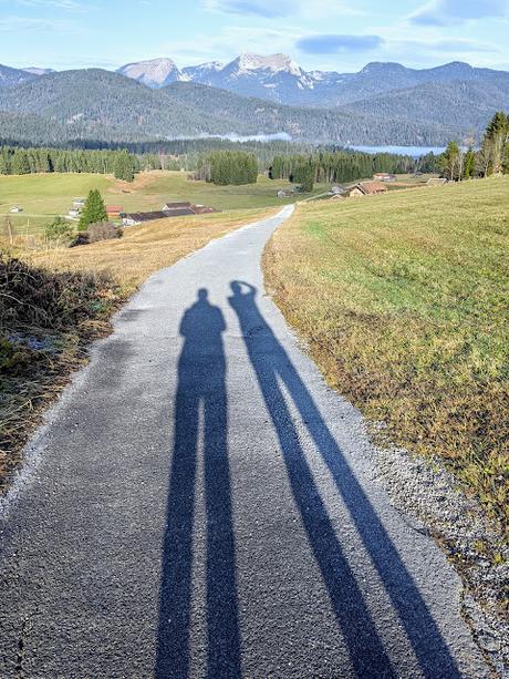 Die  Buckelwiesen bei Mittenwald — 30 Bilder /photos — Les prairies bosselées près de Mittenwald — Nov. 2021