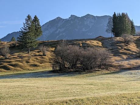 Die  Buckelwiesen bei Mittenwald — 30 Bilder /photos — Les prairies bosselées près de Mittenwald — Nov. 2021