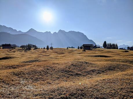 Die  Buckelwiesen bei Mittenwald — 30 Bilder /photos — Les prairies bosselées près de Mittenwald — Nov. 2021