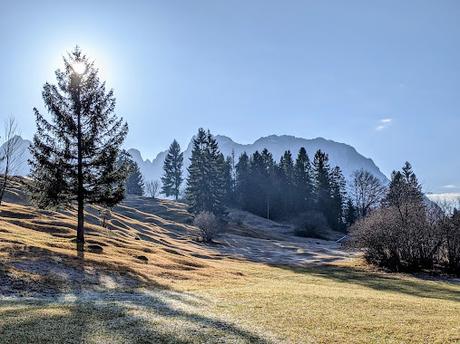 Die  Buckelwiesen bei Mittenwald — 30 Bilder /photos — Les prairies bosselées près de Mittenwald — Nov. 2021