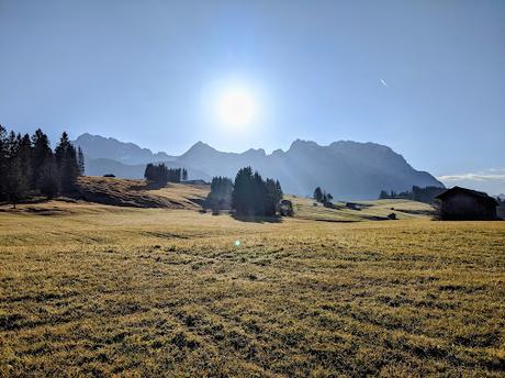 Die  Buckelwiesen bei Mittenwald — 30 Bilder /photos — Les prairies bosselées près de Mittenwald — Nov. 2021