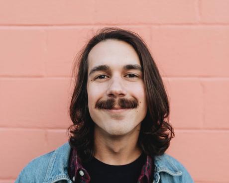 L’art de la moustache au fil des décennies