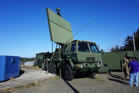 photo du radar TPS-75 sur un véhicule militaire