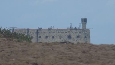 Le fort flou derrière la dune