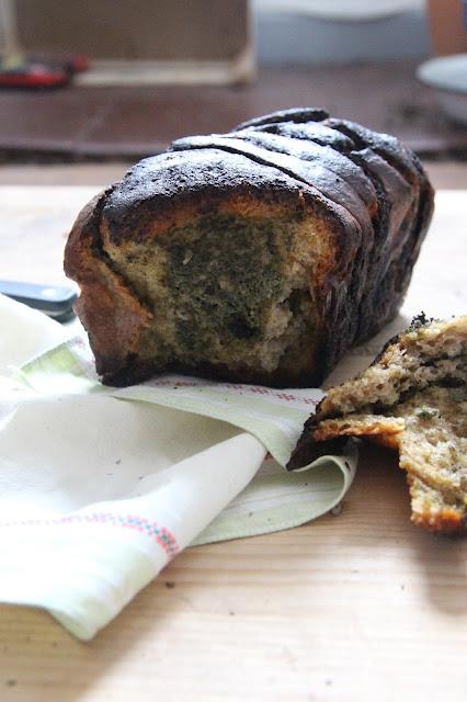 Cuillère et saladier : Pain à effeuiller au pesto (vegan)