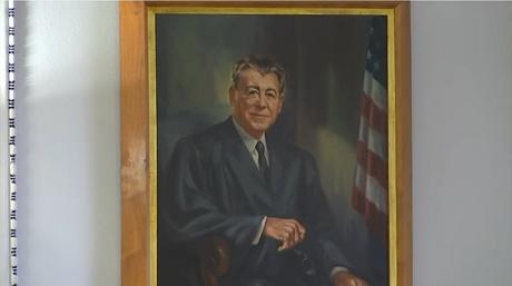 Voici l’histoire derrière le portrait présenté dans les diffusions en direct de l’essai de Kyle Rittenhouse – NBC Chicago