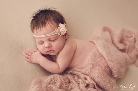 Photographe bébé spécialisée naissance Poissy 78
