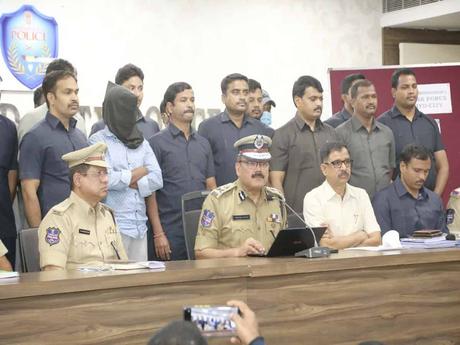 Les policiers du groupe de travail résolvent l’affaire de vol de téléphone portable de l’actrice Shalu Chaurasia