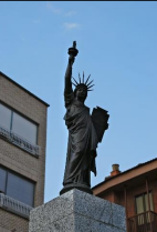 Quelques répliques de la Statue de la Liberté