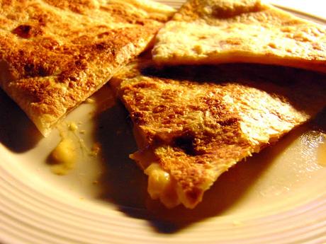 Quesadillas au fromage végétal et kimchi