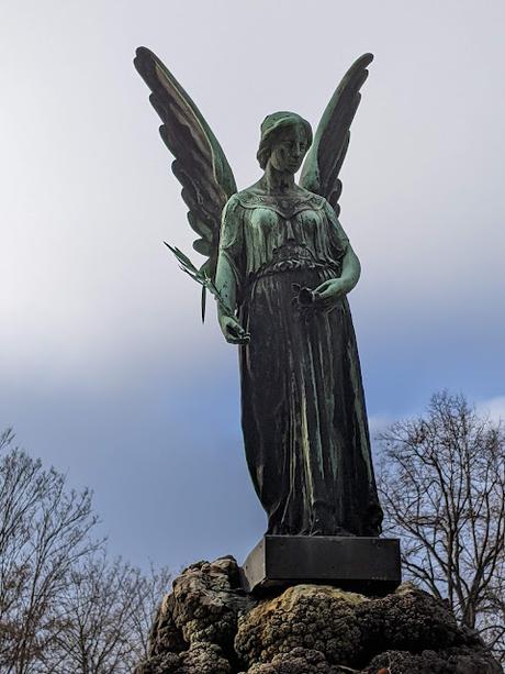 München — Die Engel des Ostfriedhofs — 30 Fotos — Les anges du cimetière de l'est de Munich
