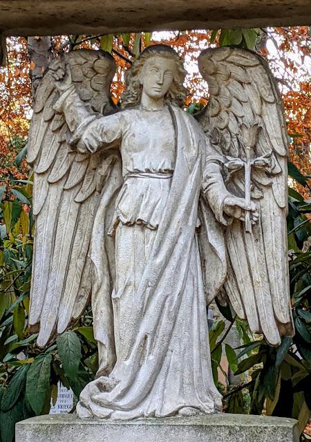 München — Die Engel des Ostfriedhofs — 30 Fotos — Les anges du cimetière de l'est de Munich