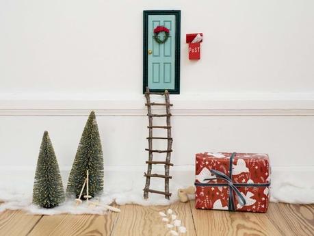 1687. Un lutin sur l'étagère de ma classe 1687. Un lutin sur l'étagère de ma classe