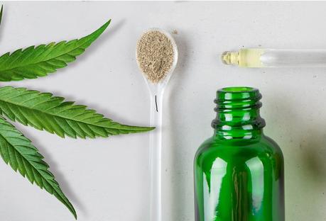 De nombreuses patientes, ici atteintes d'un cancer du sein, ont recours au cannabis pour soulager les symptômes de la maladie et surtout les effets secondaires de leur traitement (Visuel Adobe Stock 283961440) De nombreuses patientes, ici atteintes d'un cancer du sein, ont recours au cannabis pour soulager les symptômes de la maladie et surtout les effets secondaires de leur traitement (Visuel Adobe Stock 283961440)