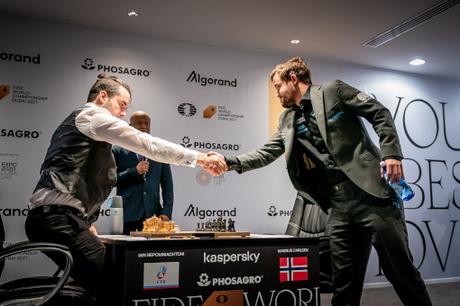 Partie n°2 du championnat du monde d'échecs 2021 : Magnus Carlsen vs Ian Nepomniachtchi