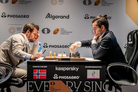Partie n°3 du championnat du monde d'échecs 2021 : Ian Nepomniachtchi vs Magnus Carlsen