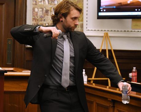 Oxymore: Un Bon Gars Avec un Fusil