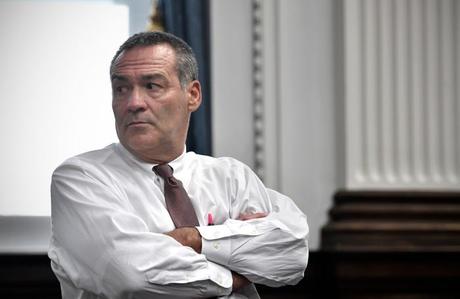 Oxymore: Un Bon Gars Avec un Fusil