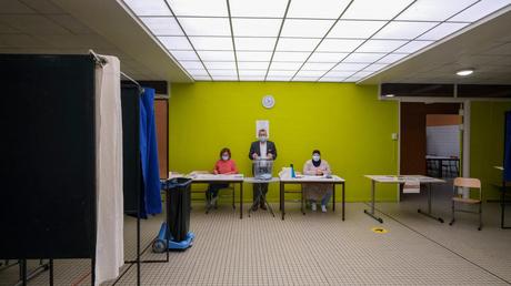 Si Cool et Si Lamentable Si Cool et Si Lamentable