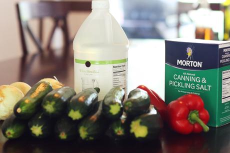 Recette de relish de courgettes sucrées | Relish du commerce Qui ? Matériel pour le relish de courgettes sucrées
