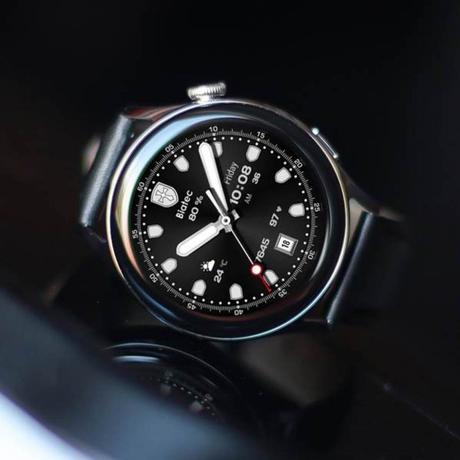 Huawei s’associe à la manufacture horlogère Biatec pour créer un lien unique entre montres mécani ques et digitales