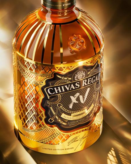 La bouteille Chivas dessinée par Olivier Rousteing est disponible