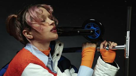 [CLIP] Lolo Zouaï – Scooter