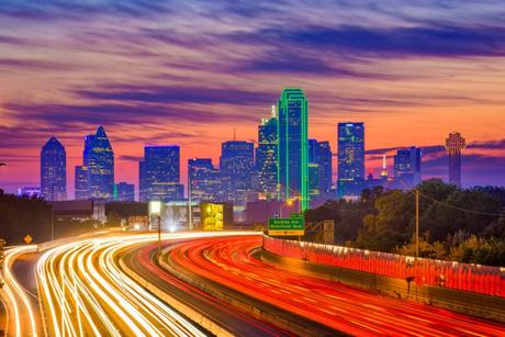 Villes du nord-est jumelées avec les Etats-Unis. Dallas, Texas. Photo: SeanPavone via Envato Elements