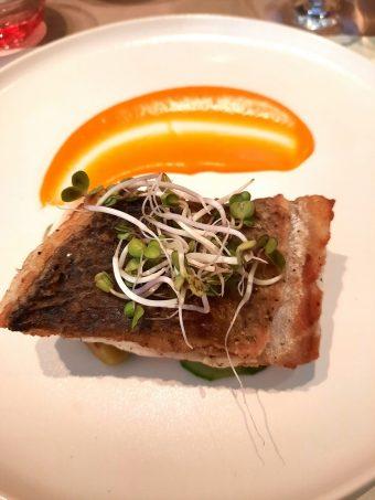 Bar à la plancha, choux de Bruxelles, sauce bhabanero... Bar à la plancha, choux de Bruxelles, sauce bhabanero...