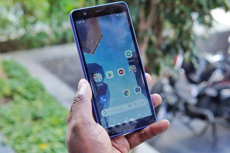 Le carénage avant du JioPhone Next.