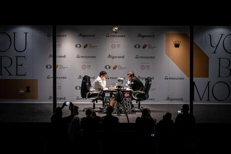 Partie n°10 du championnat du monde d'échecs 2021 : Magnus Carlsen vs Ian Nepomniachtchi