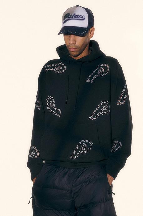 Palace annonce son drop Holiday 2021